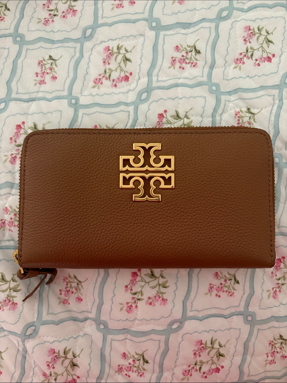 Tory Burch Tan Pebbled Leather Zip Wallet with Gold Logo